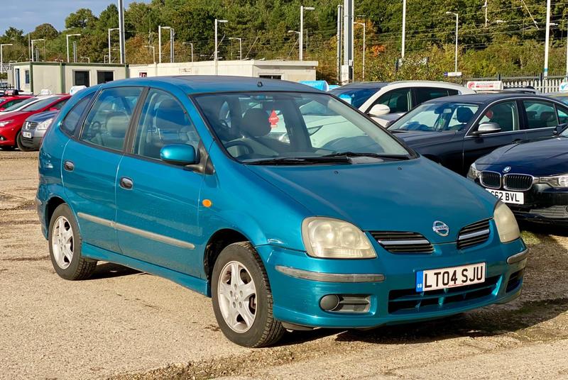 Nissan Almera Tino 